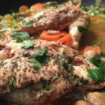 Cailles laquées à la confiture d’ananas, vanille & romarin et petits légumes rôtis