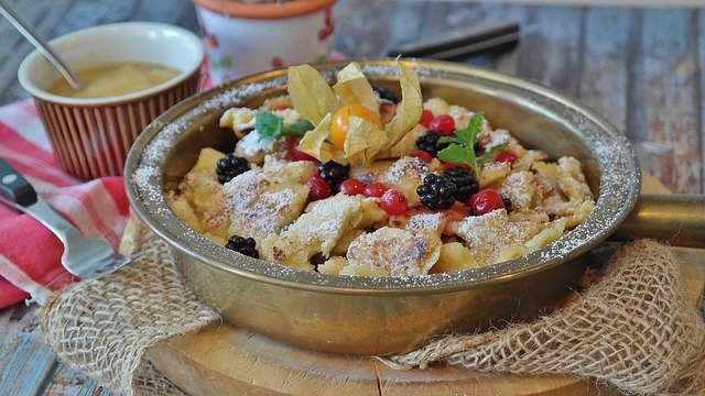 Compote de pommes à la confiture de fraises, menthe & poivre sauvage