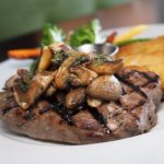 Filet mignon de porc mariné sauce chocolat noir éclat de fève et sel marin