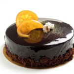 Moelleux choco-pistache et son coulis de confiture mangue passion