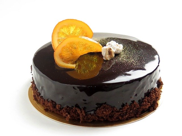 Moelleux choco-pistache et son coulis de confiture mangue passion