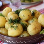 Petites pommes de terre au sel et aux herbes