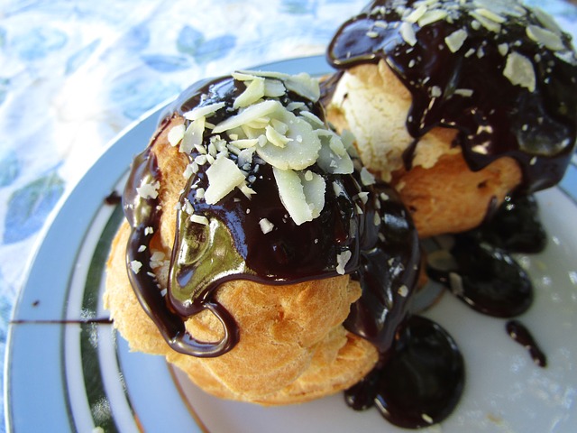 Profiteroles au chocolat noir