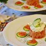Tartare de thon aux baies roses