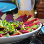 Carpaccio de betteraves avec vinaigrette à la myrtille