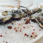 Huîtres fraîches à la vinaigrette de vinaigre de vin à la framboises