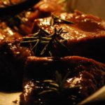 Brochettes de filet mignon de porc à la crème balsamique au combava