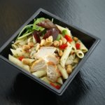 Salade de pâtes à l'avocat et au saumon fumé